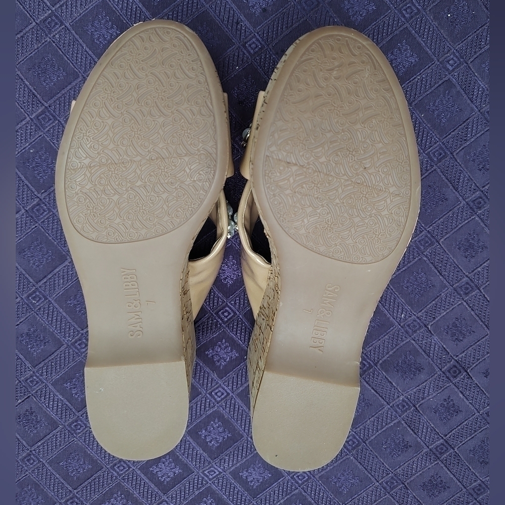 Sam and Libby Syn Cross Strap Cork Heeled Wedges W/Pearl Flower Embellishments❣️ - Picture 10 of 13